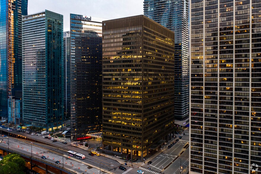 303 E Wacker Dr, Chicago, IL à louer - Photo de l’immeuble – Image 3 sur 21