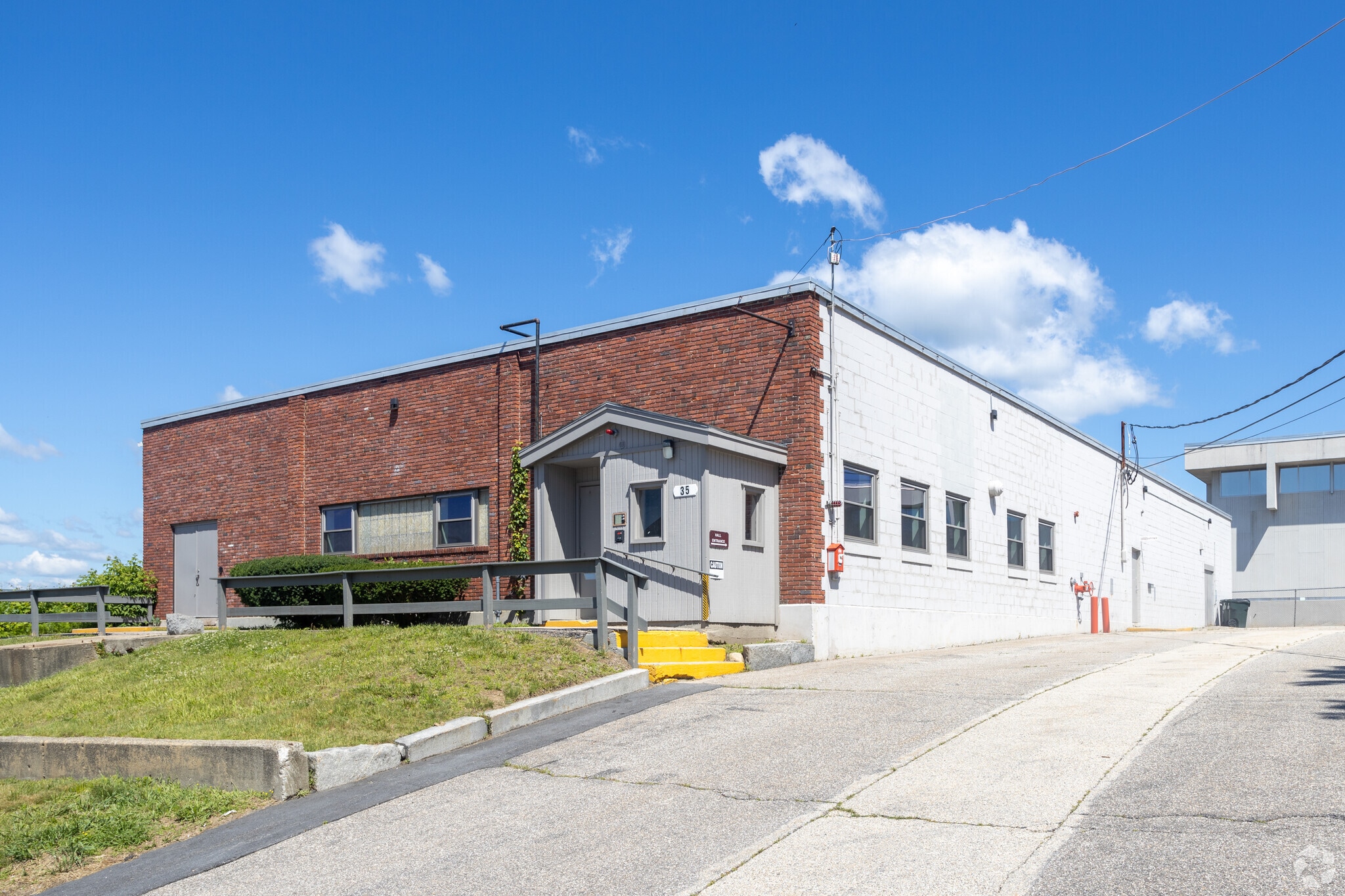 35 W Brook St, Manchester, NH à vendre Photo principale– Image 1 sur 15