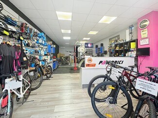 Plus de détails pour Local commercial à louer