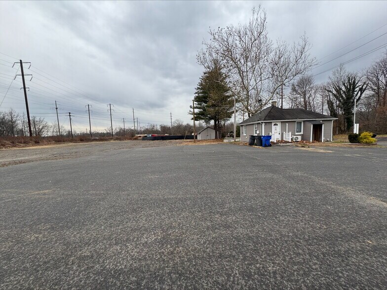 575 Ridge Rd, Monmouth Junction, NJ à louer - Photo de l’immeuble – Image 2 sur 11