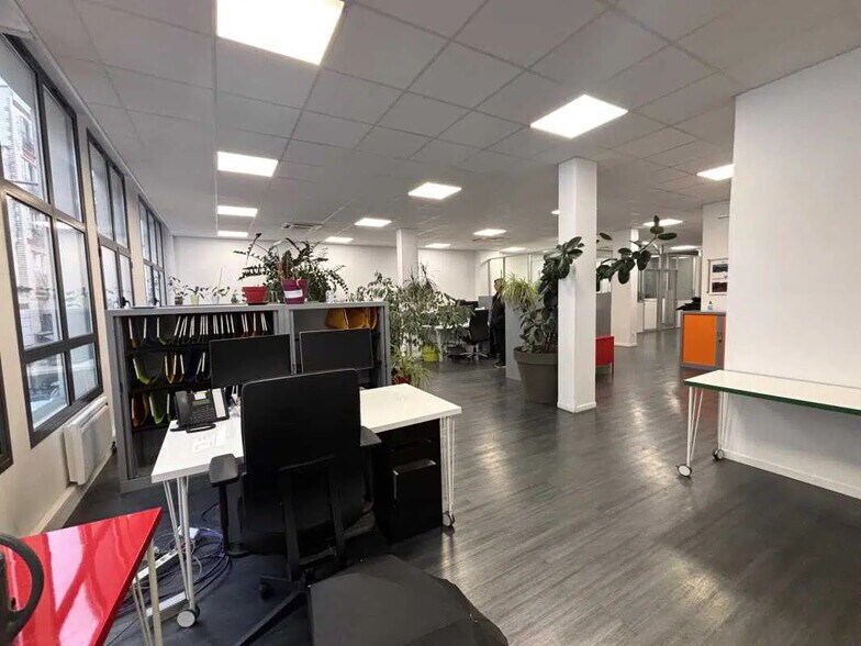 Bureau dans Saint-Denis à louer - Photo de l’immeuble – Image 3 sur 8