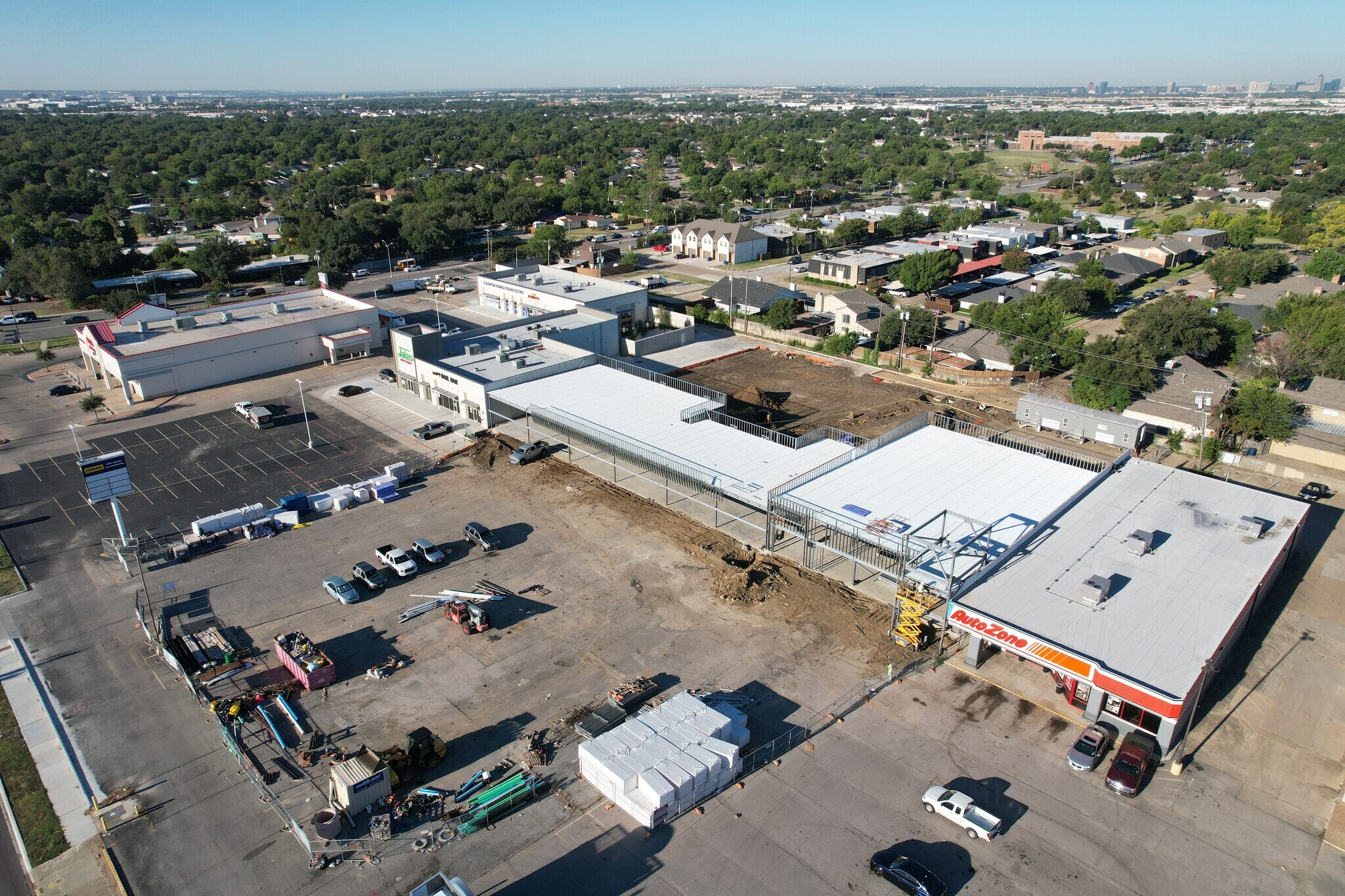 10051 Marsh Ln, Dallas, TX à louer Photo principale– Image 1 sur 2