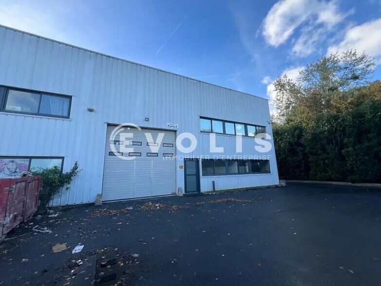 Local d’activités dans Champigny-sur-Marne à louer - Photo de l’immeuble – Image 1 sur 11
