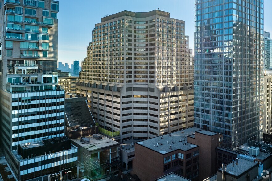 150 Bloor St W, Toronto, ON à louer - Photo de l’immeuble – Image 3 sur 6
