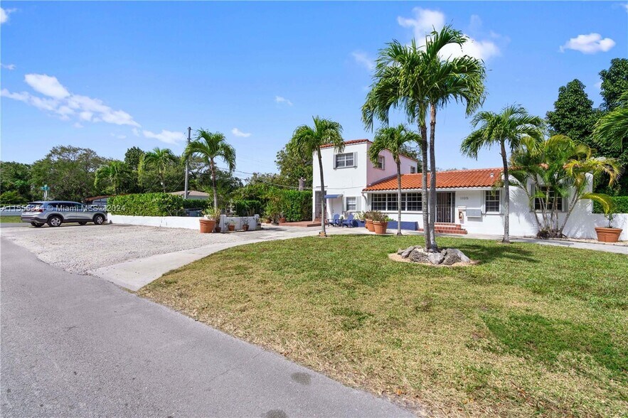 1105 NE 119th St, Biscayne Park, FL à vendre - Photo de l’immeuble – Image 1 sur 36