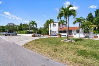 Plus de détails pour 1105 NE 119th St, Biscayne Park, FL - Logement à vendre