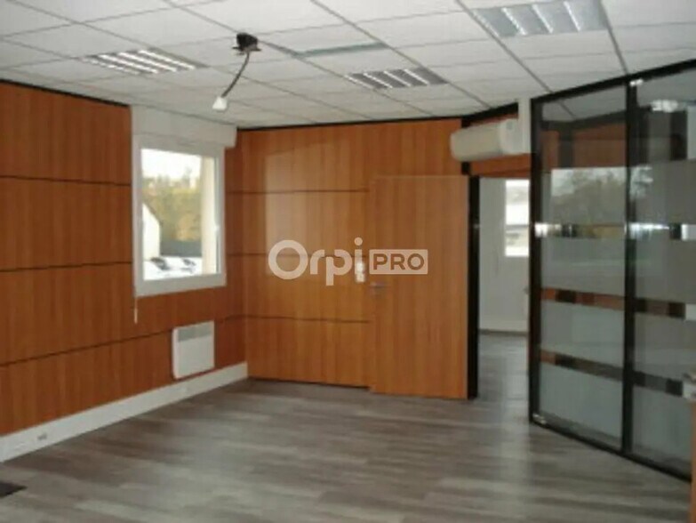 Bureau dans Nevers à louer - Photo de l’immeuble – Image 3 sur 6