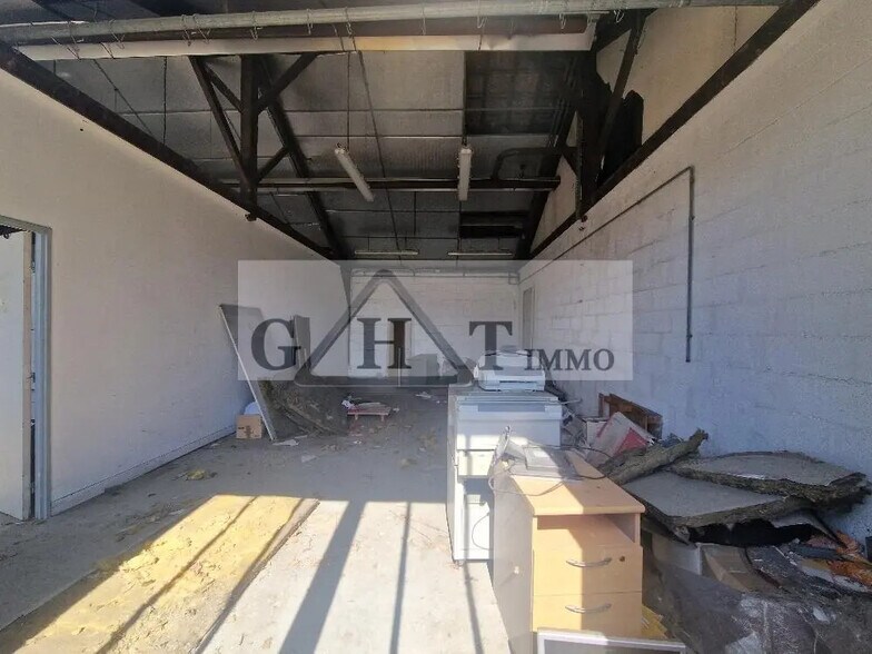 Industriel/Logistique dans Éragny à vendre - Photo de l’immeuble – Image 3 sur 10