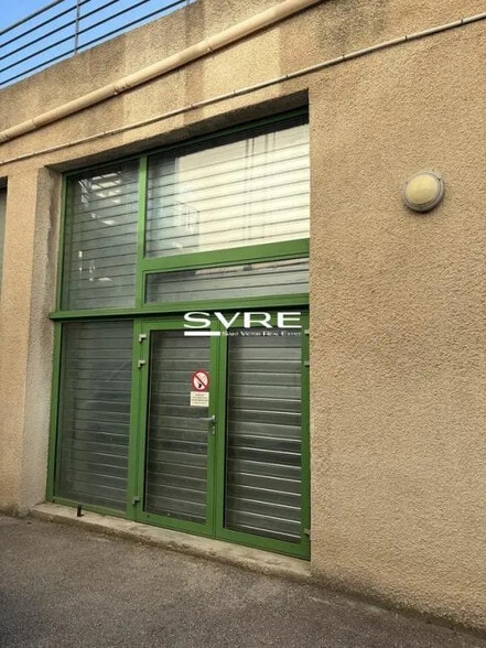Local d’activités dans Marseille à louer - Photo de l’immeuble – Image 2 sur 3
