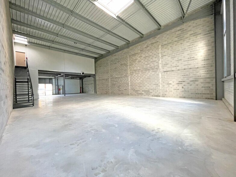 25 Rue Des Usines, Fenouillet à louer - Photo de l’immeuble – Image 2 sur 20