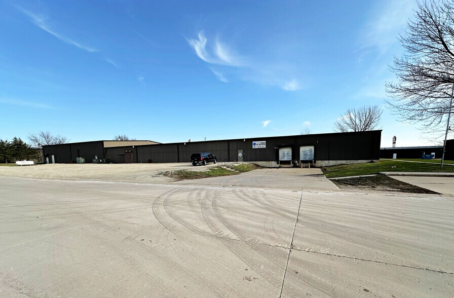 601 17th St SE, Independence, IA à vendre - Photo principale – Image 1 sur 8