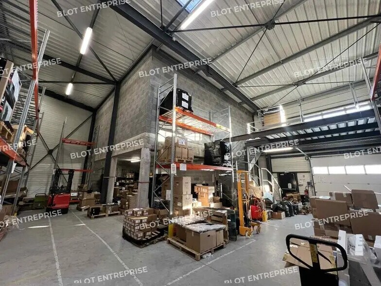 Industriel/Logistique dans Noyal-Châtillon-sur-Seiche à louer - Photo de l’immeuble – Image 2 sur 5