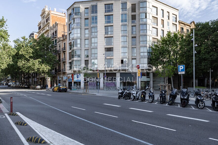 Local commercial dans Barcelone, Barcelona à louer - Photo de l’immeuble – Image 3 sur 8