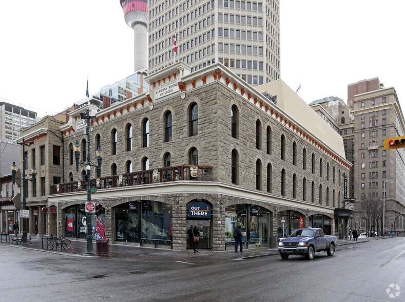 808 1st St SW, Calgary, AB à louer - Photo de l’immeuble – Image 2 sur 13