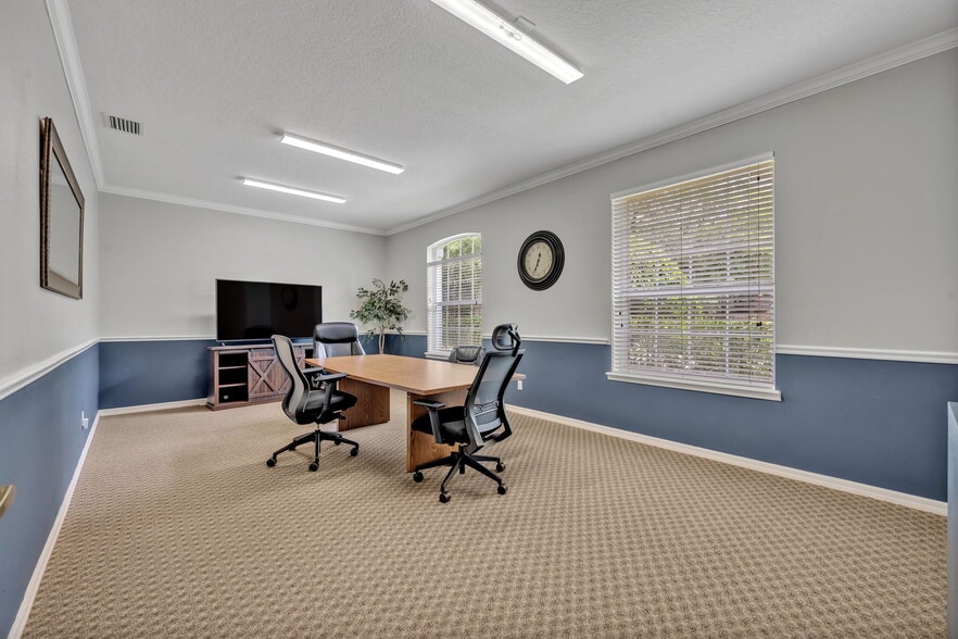 820 Clark St, Oviedo, FL à vendre - Photo de l’immeuble – Image 3 sur 15