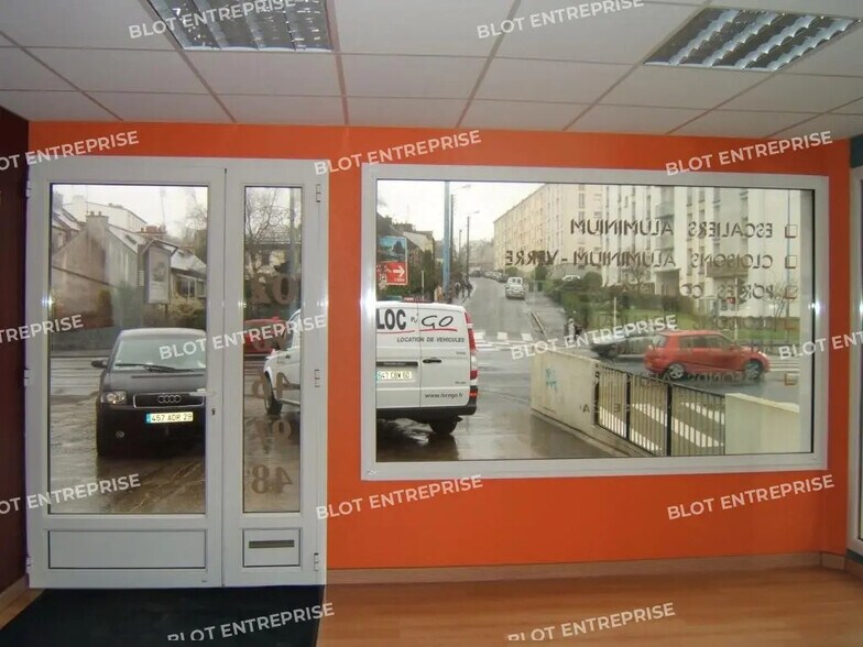 Bureau dans  à vendre - Photo de l’immeuble – Image 2 sur 6