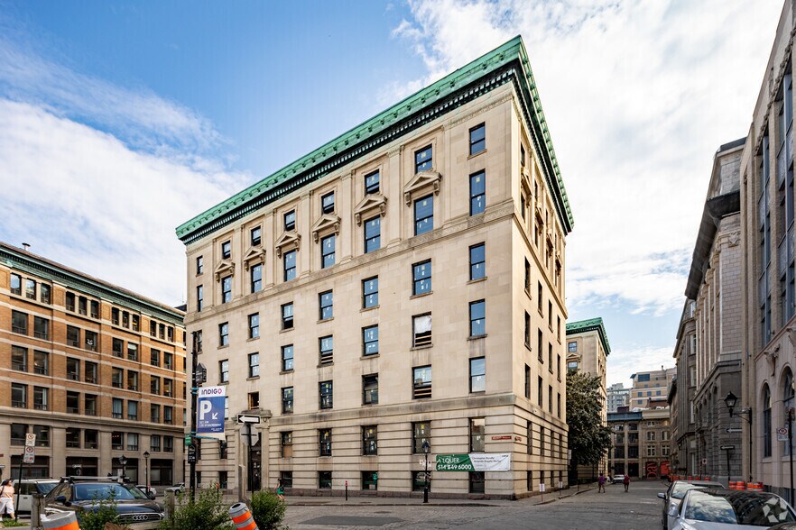 300 Rue Du Saint-Sacrement, Montréal, QC à louer - Photo de l’immeuble – Image 3 sur 5