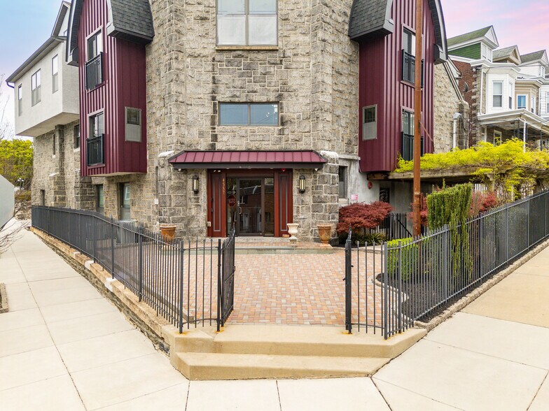 4557 Manayunk Ave, Philadelphia, PA à vendre - Photo de l’immeuble – Image 2 sur 76