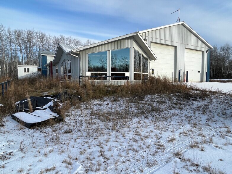 301 Forrestry Dr, Opportunity No 17, AB à louer - Photo de l’immeuble – Image 2 sur 2