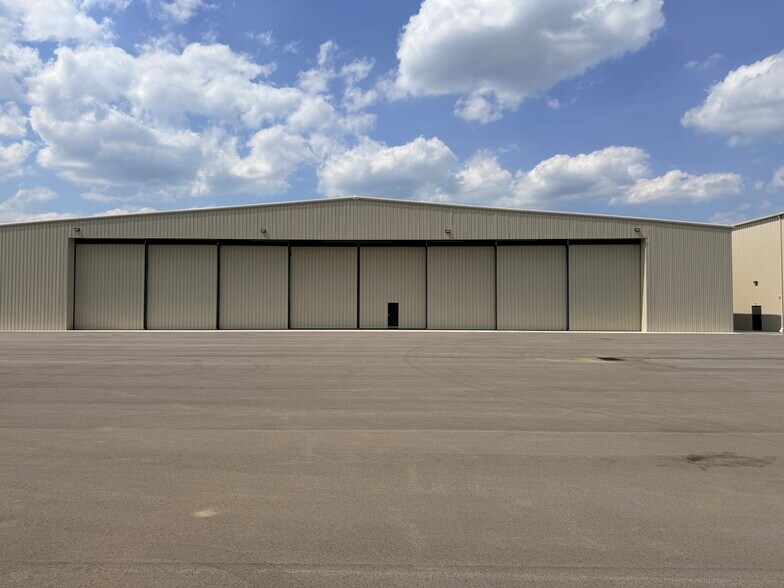 460 Tasa Dr, Fombell, PA à louer - Photo de l’immeuble – Image 2 sur 13
