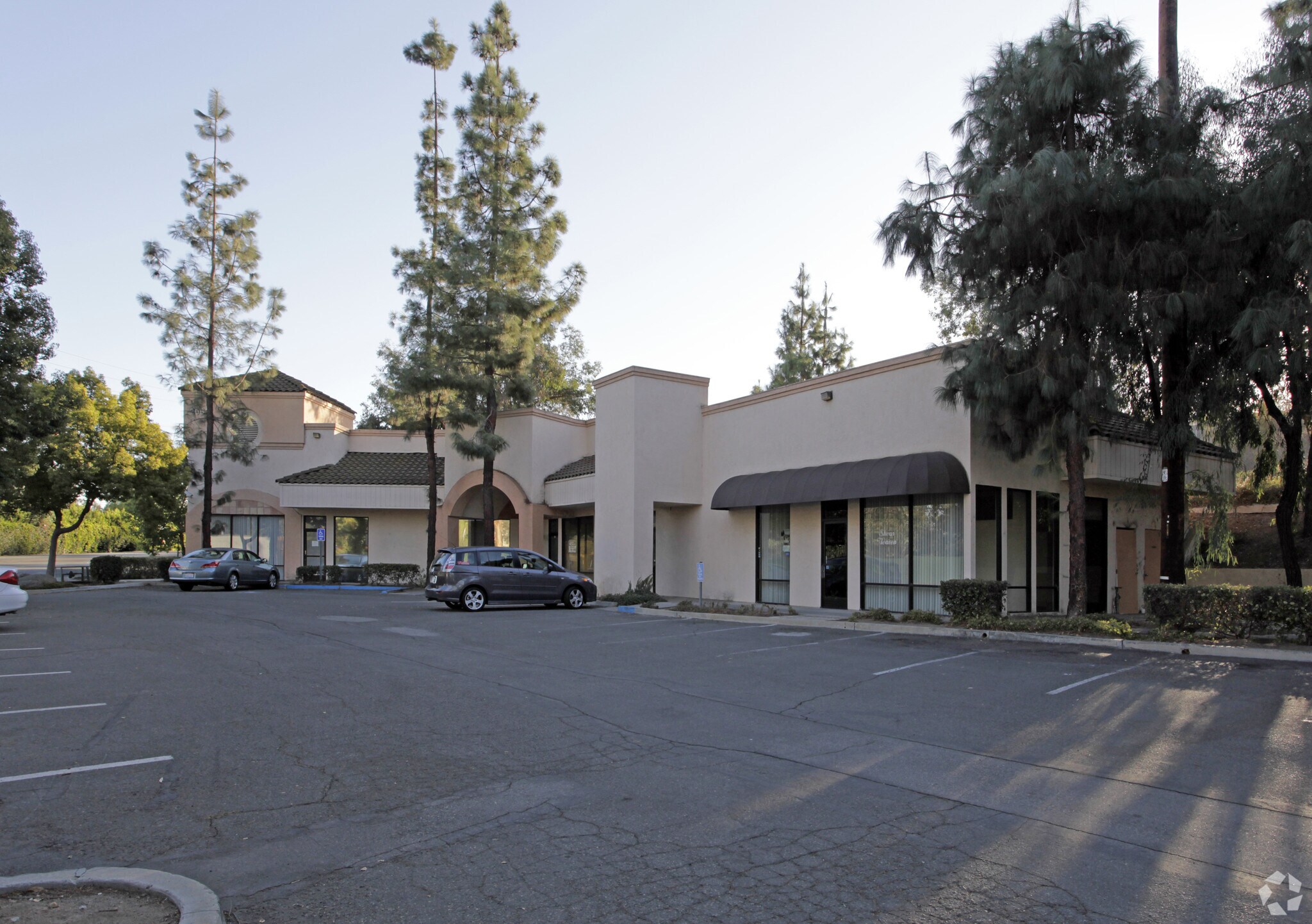 2065 S Escondido Blvd -, Escondido, CA à louer Photo principale– Image 1 sur 4