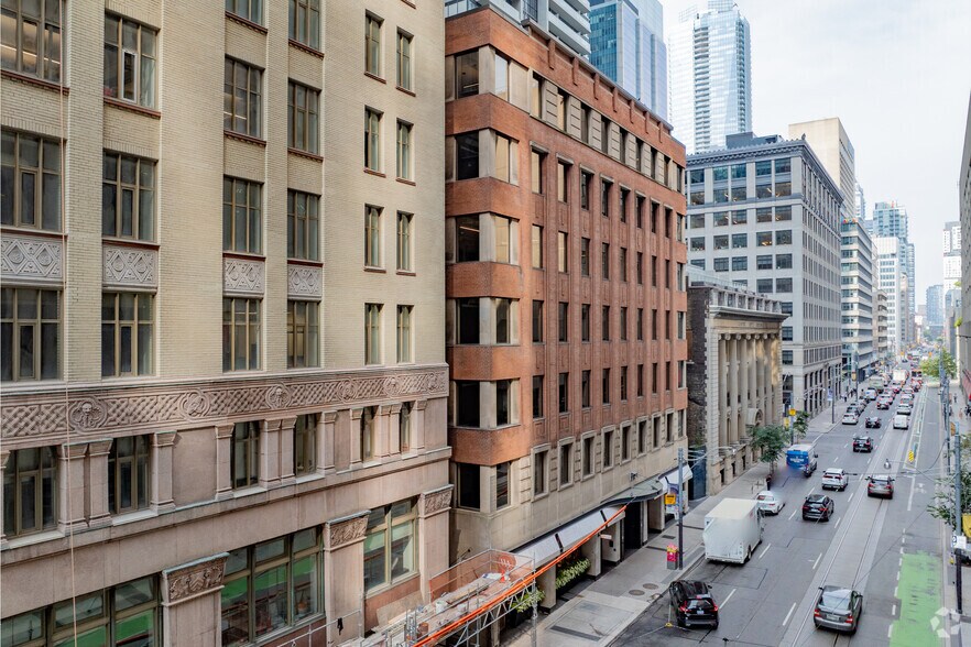 67 Richmond St W, Toronto, ON à louer - Photo de l’immeuble – Image 2 sur 24