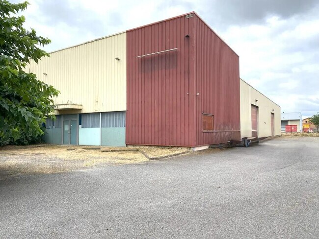 Plus de détails pour Local d'activités à louer