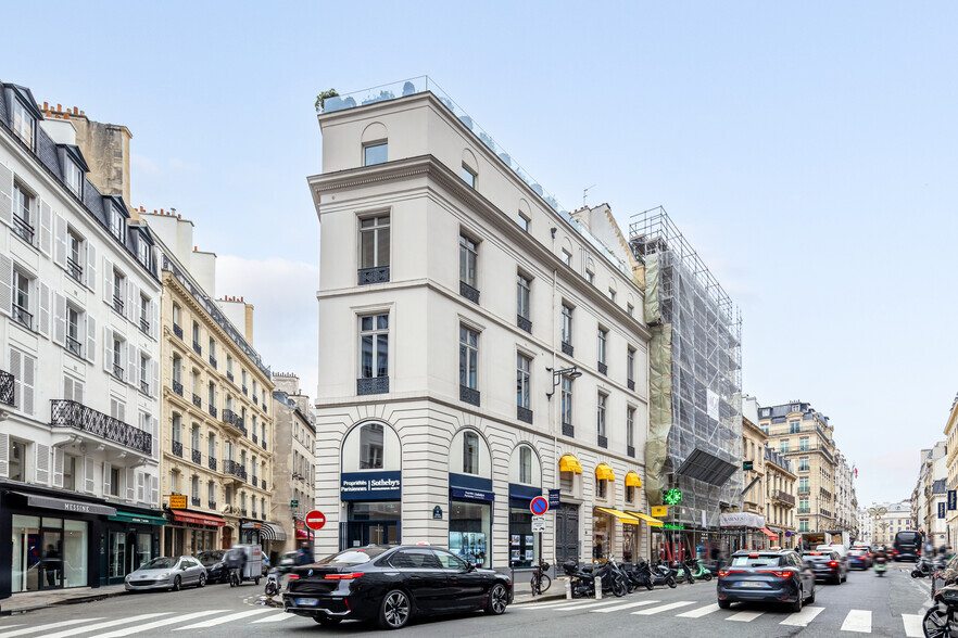 43 Rue De Penthièvre, Paris à louer - Photo de l’immeuble – Image 1 sur 9