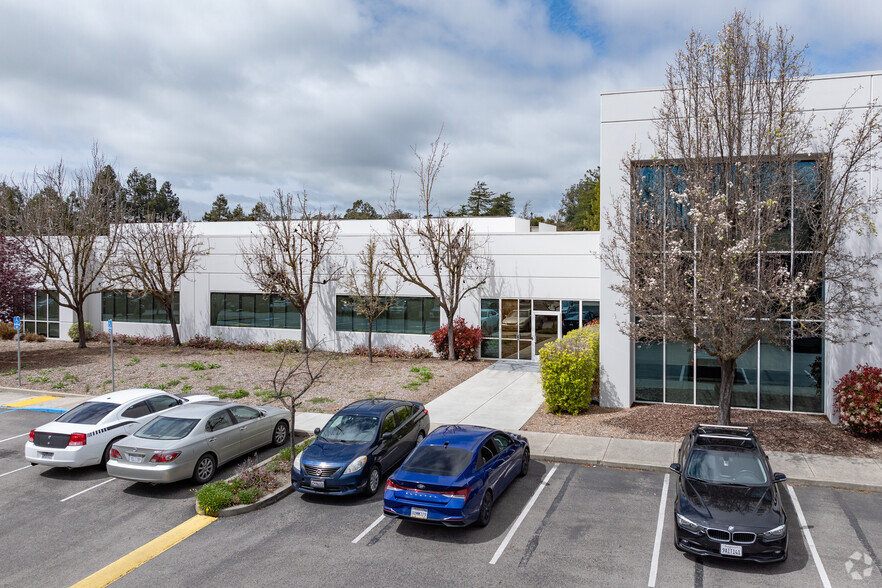 1465 N McDowell Blvd, Petaluma, CA à louer - Photo de l’immeuble – Image 2 sur 8