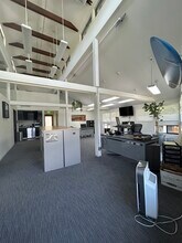 335 Spreckels Dr, Aptos, CA à louer Photo intérieure– Image 2 sur 2