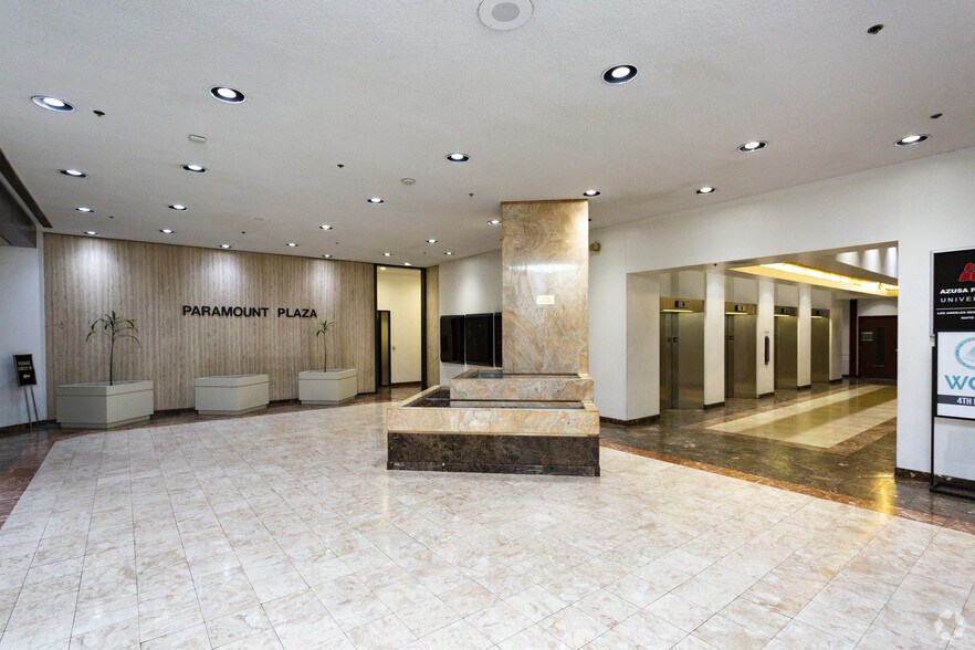 3550 Wilshire Blvd, Los Angeles, CA à louer - Hall d’entrée – Image 2 sur 16