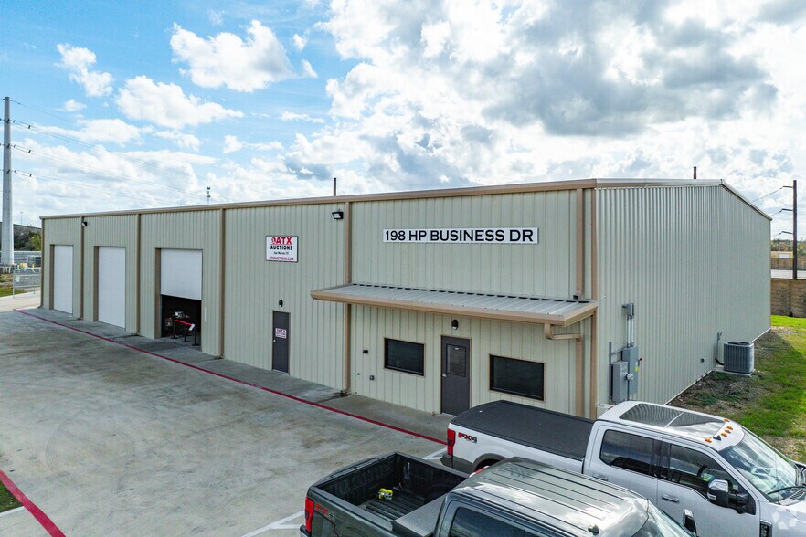 198 HP Business Drive Rd, San Marcos, TX à louer - Photo de l’immeuble – Image 2 sur 8