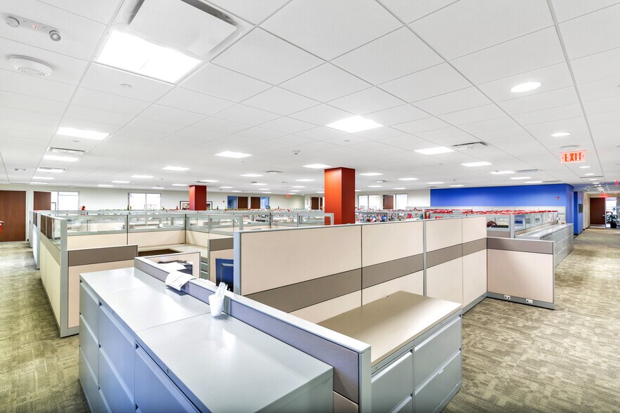 4 Tri Harbor Ct, Port Washington, NY à vendre - Photo de l’immeuble – Image 3 sur 17