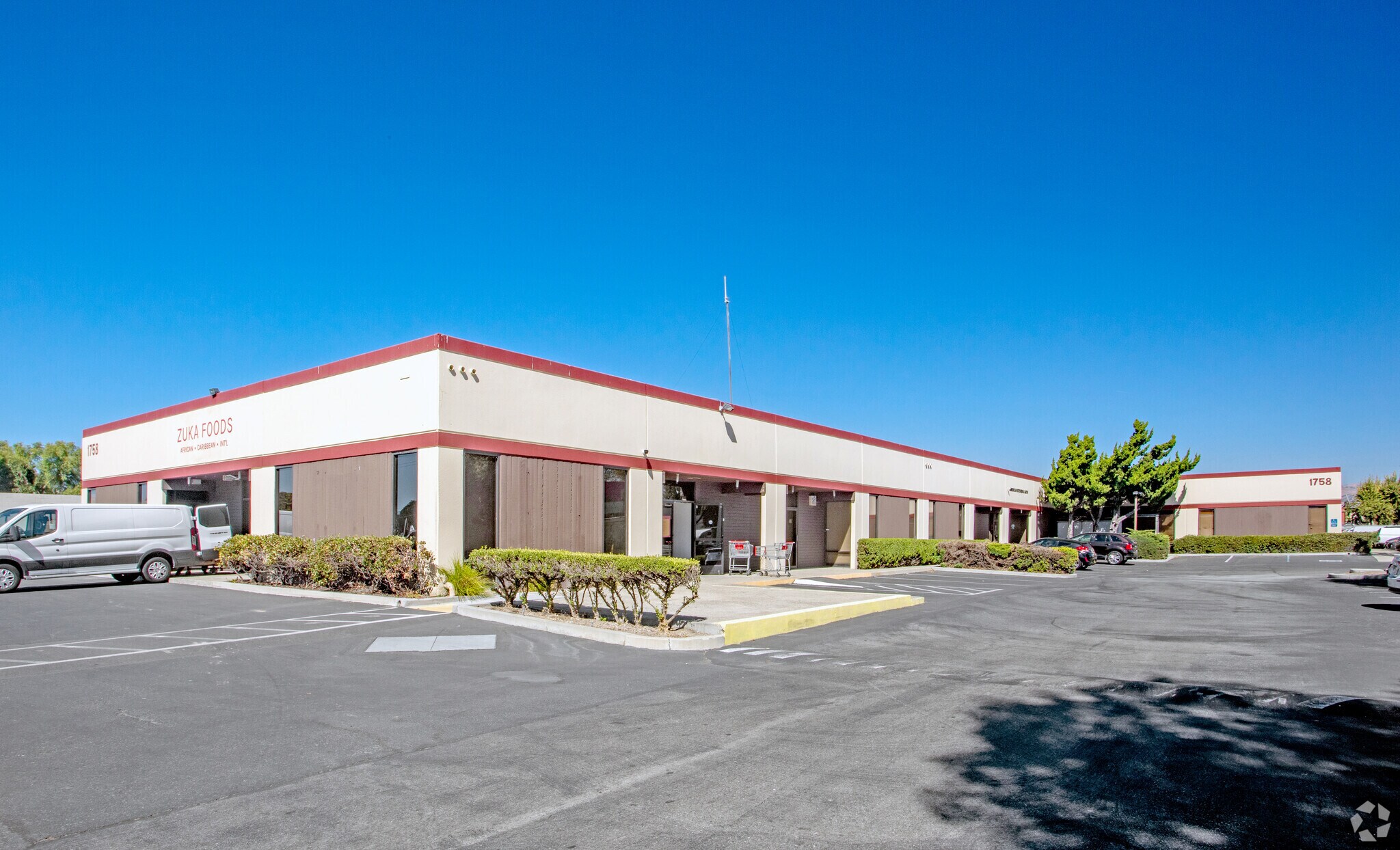 1758 Junction Ave, San Jose, CA à louer Photo principale– Image 1 sur 7