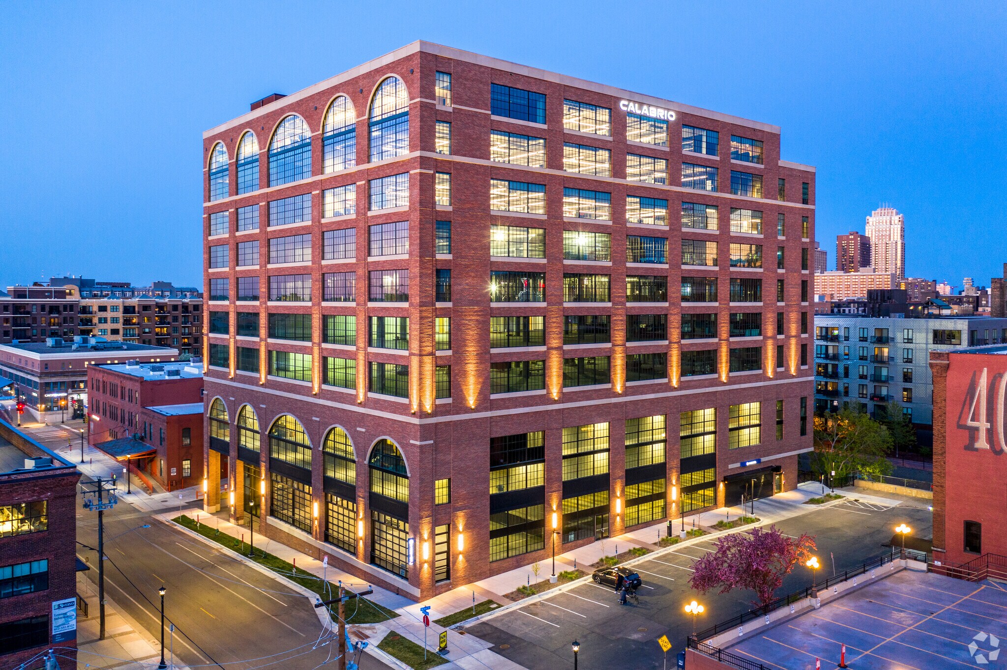 241 5th Ave N, Minneapolis, MN à louer Photo principale– Image 1 sur 14