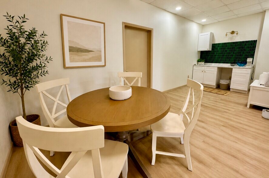 120 Ring Ave S, Tarpon Springs, FL à louer - Photo intérieure – Image 3 sur 9