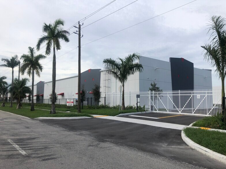 1770 SE 38th Ave, Homestead, FL à vendre - Photo de l’immeuble – Image 2 sur 5