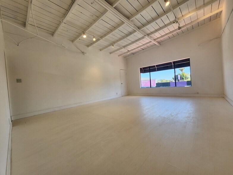 7615 1/2-7617  1/2 Melrose Ave, Los Angeles, CA à louer - Photo de l’immeuble – Image 3 sur 4