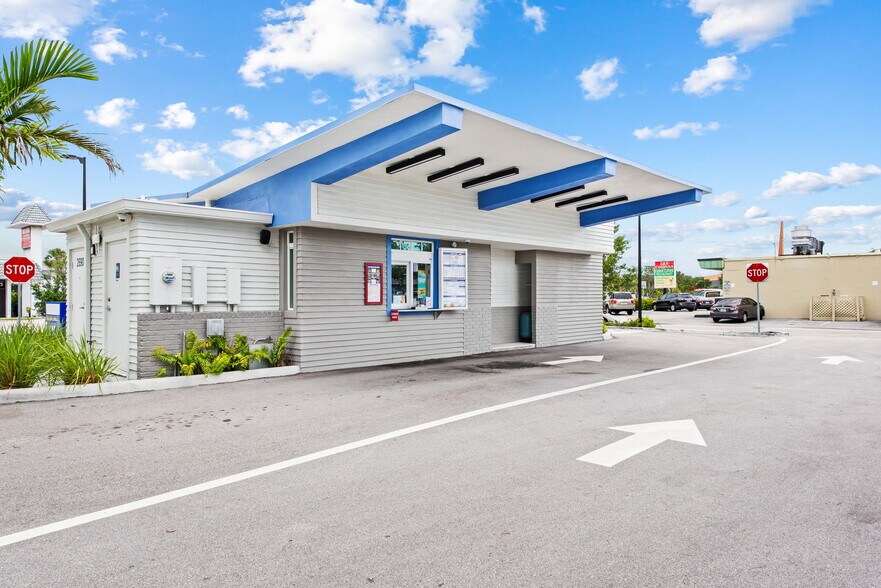 2690 N Andrews Ave, Wilton Manors, FL à vendre - Photo de l’immeuble – Image 2 sur 19