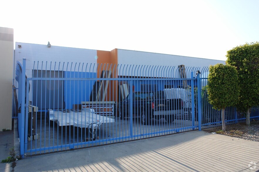 13017 S Broadway, Los Angeles, CA à louer - Photo de l’immeuble – Image 2 sur 30