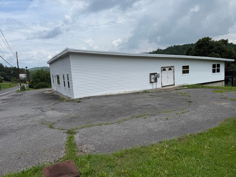 13100 Bedford Rd NE, Cumberland, MD à louer - Photo de l’immeuble – Image 3 sur 21