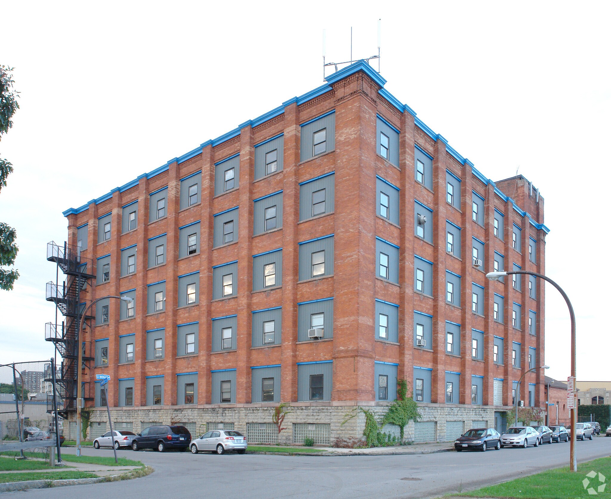 39-49 St Bridgets Dr, Rochester, NY à louer Photo principale– Image 1 sur 4