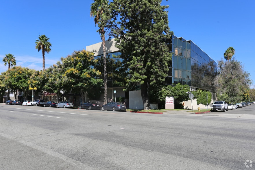 13743 Ventura Blvd, Sherman Oaks, CA à louer - Photo principale – Image 1 sur 9