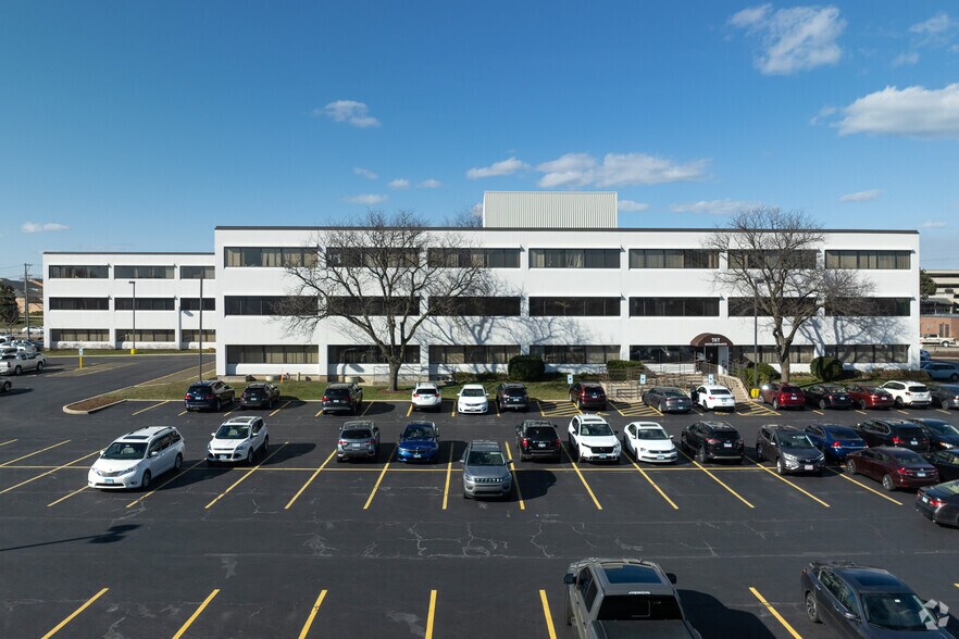707 Lake Cook Rd, Deerfield, IL à louer - Photo de l’immeuble – Image 2 sur 8
