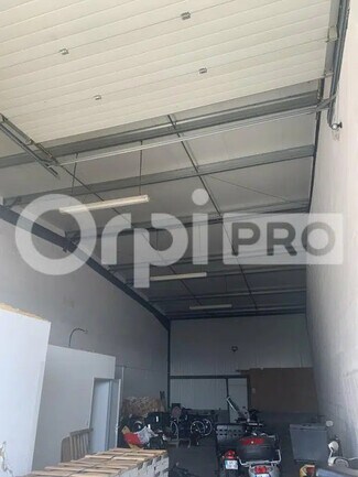 Plus de détails pour Local d'activités à louer