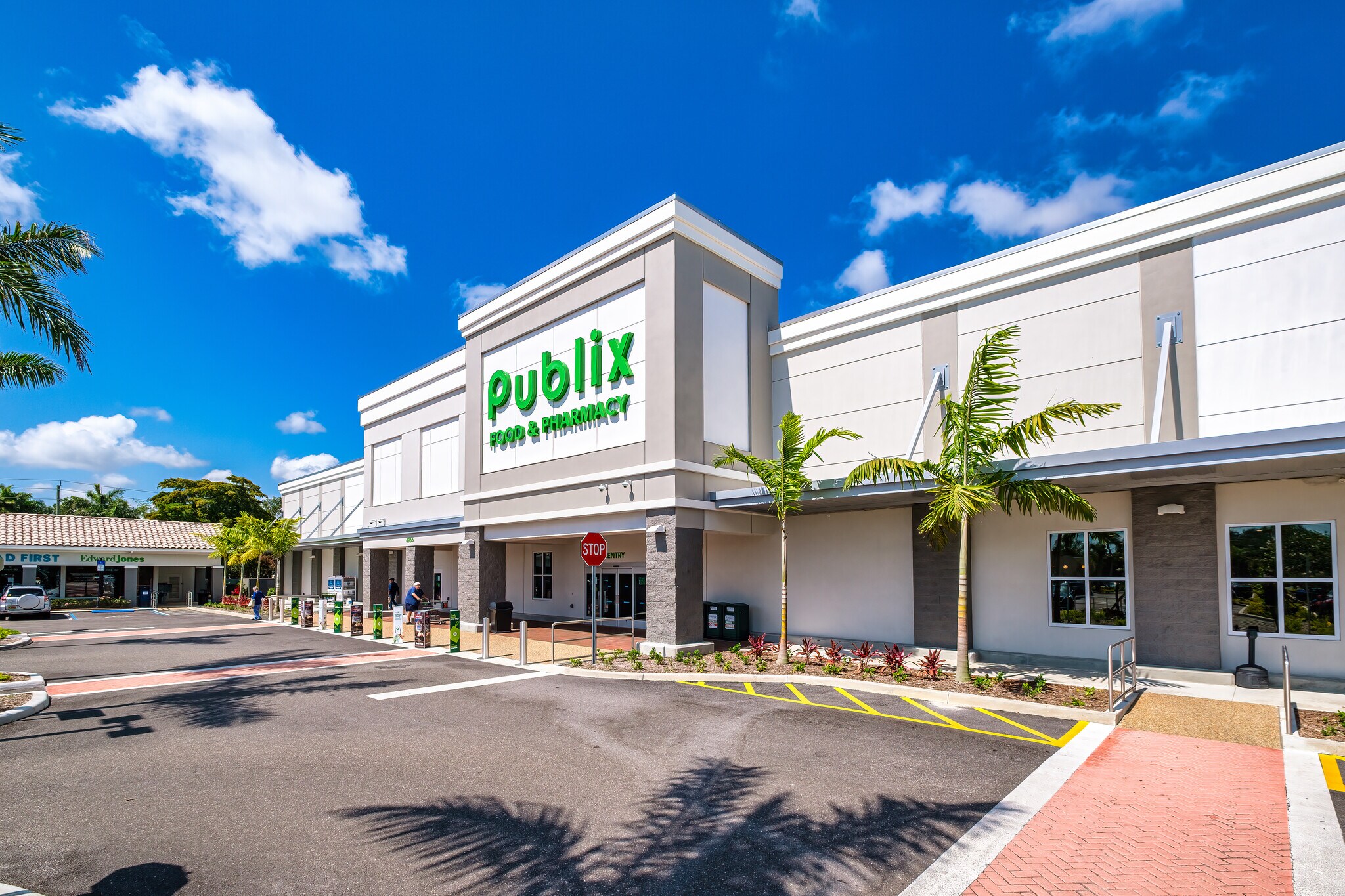 4956-4966 Le Chalet Blvd, Boynton Beach, FL à louer Photo principale– Image 1 sur 15