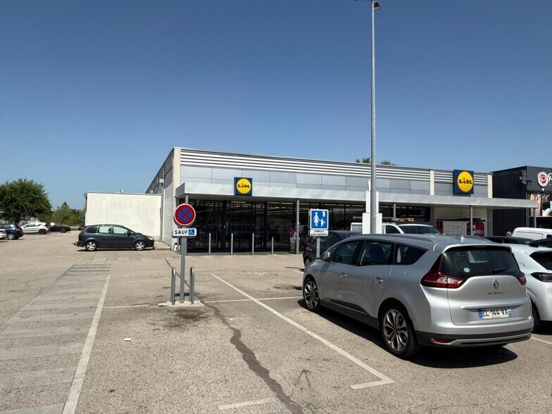 Local commercial dans Chalon-sur-Saône à louer - Photo de l’immeuble – Image 3 sur 5