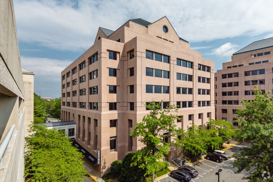 8065 Leesburg Pike, Vienna, VA à louer - Photo de l’immeuble – Image 2 sur 9