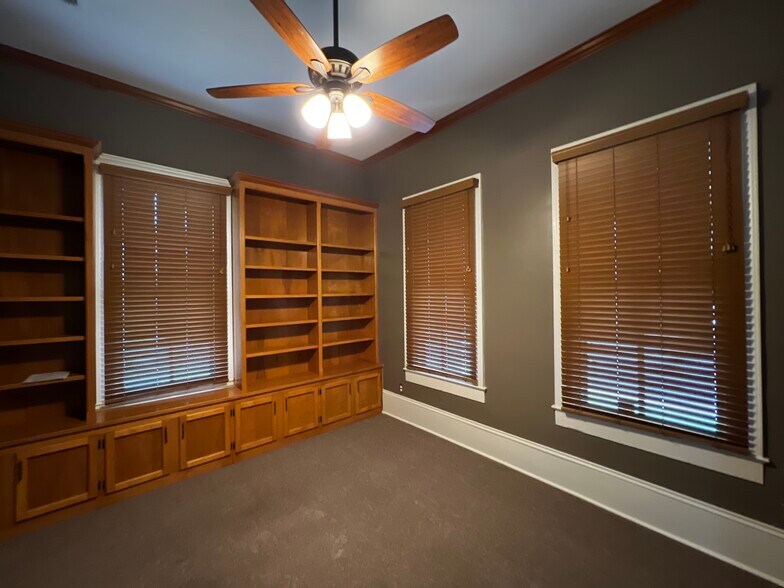 503 W University Ave, Lafayette, LA à louer - Photo intérieure – Image 3 sur 6