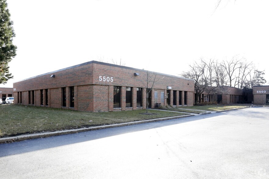 5505 N Cumberland Ave, Chicago, IL à vendre - Photo de l’immeuble – Image 3 sur 7